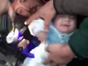 Gaziantep’te 4 Aylık Duru Bebek Enkazdan Sağ Çıkarıldı