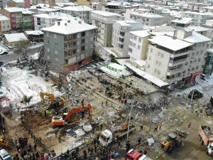 Deprem Bölgesi Malatya’da Enkaz Çalışmaları Havadan Görüntülendi