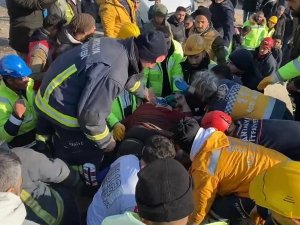 Hatay’da 55 Saat Sonra Enkazdan Sevindirici Haber
