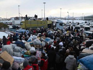 Selçuklu’dan Hatay’a 52 Tır Yardım Malzemesi Gönderildi