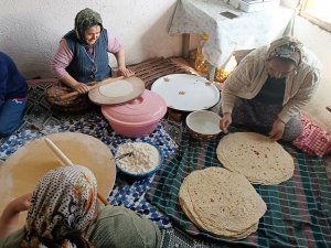 Ev Hanımlarından Depremzedelere İmece Usulü Yardım Eli