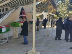 Depremde Hayatını Kaybeden Özel Harekat Polisinin Ailesi Kilis’te Defnedildi