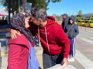 Depremzedelere Antalya’da Duygusal Karşılama