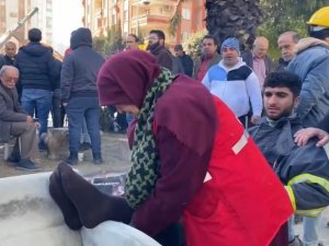Afet Bölgesinden Yürek Isıtan Görüntüler