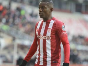 Sivassporlu Max Gradel’den Depremzedelere Yardım