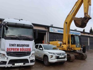 İ̇zmit’ten Yola Çıkan İş Makineleri Hatay’a Ulaştı