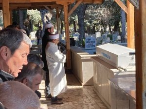 Depremde Hayatını Kaybedenler Son Yolculuğuna Uğurlandı
