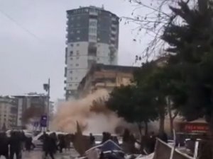 İ̇kinci Depremde Yıkılan Binanın İlk Depremden Sonra Çekilmiş Görüntüleri Ortaya Çıktı