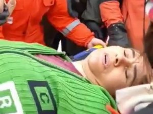 Ekiplere Seslenen Anne Ve Kızı Enkazdan Çıkarıldı