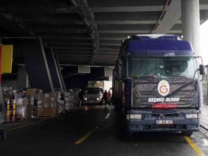 Nef Stadyumu’nda Depremzedelere Yardım Çalışmaları Devam Ediyor