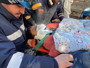 59 Saat Sonra Enkaz Altından Çıkarıldı