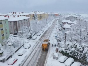 Başiskele’de Karla Mücadele Devam Ediyor
