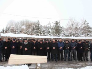 Depremde Hayatını Kaybeden Çocuk Ahlat’ta Toprağa Verildi