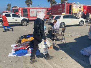 Hatay’da Gönüllü Vatandaşlar İhtiyaç Sahiplerine Umut Oluyor