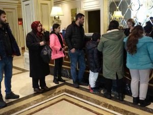 Yüzlerce Depremzede Van’daki Otellere Yerleştirildi