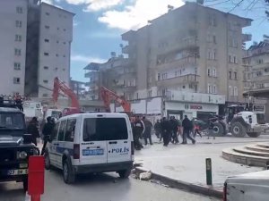 Enkaz Alanında Panik