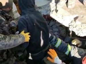 60 Saat Sonra Enkazdan Böyle Çıktı