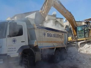Biga Belediyesi’nin Personel Ve İş Makineleri Deprem Bölgesinde