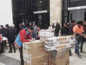 Çerkeş’ten "Yardım" Seferberliği: 12 Tır Acil İhtiyaç Malzemesi Yola Çıktı