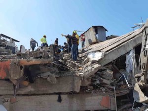 İ̇ki Komşu 58 Saat Sonra Kurtarıldı