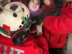 Tekirdağlı Madenciler Ve Akut, Enkazdan 3 Kişiyi Kurtardı