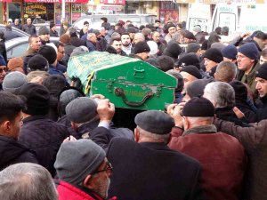 Kızının Enkazdan Kurtarılmasını Bekleyen Baba Kalp Krizi Sonucu Vefat Etti