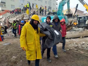 Adıyaman’da 27 Yaşındaki Genç Kız 55 Saat Sonra Enkazdan Sağ Çıkarıldı