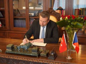 Türkiye’nin Prag Büyükelçiliği’nde Taziye Defteri Açıldı
