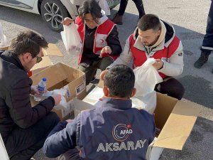 Aksaray’da Afad Ve Kızılay’dan Depremzedelere Kumanya Desteği