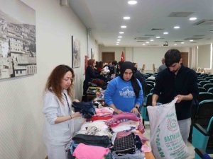 Siirt’ten Deprem Bölgesine Yardım Tırları Gönderildi