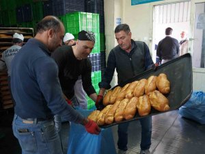 Tarsus’tan Deprem Bölgesine Ekmek Sevkiyatı