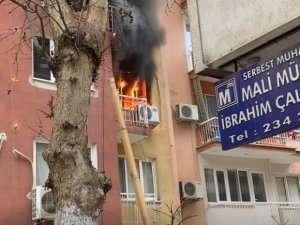 Manisa’da Ev Alev Alev Yandı: 4 Yaralı