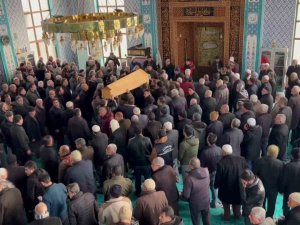 Depremde Enkaz Altında Hayatını Kaybeden 6 Kişilik Aile Mardin’de Defnedildi