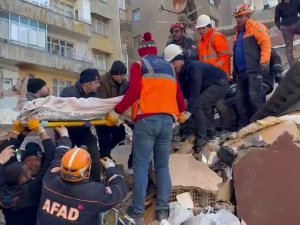 88 Yaşındaki Kalkap Değirmenci Afad Ekiplerince Enkazdan Sağ Olarak Çıkarıldı