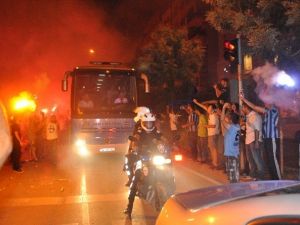 Adana Demirspor’a Coşkulu Karşılama