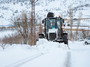 Karda Kapanan 41 Mahalle Yolu Ulaşıma Açıldı