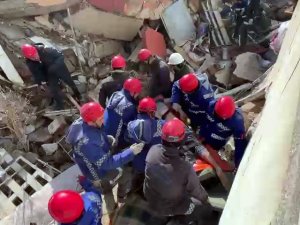 Hatay’da 50 Saat Sonra Hayata Yeniden Tutundu
