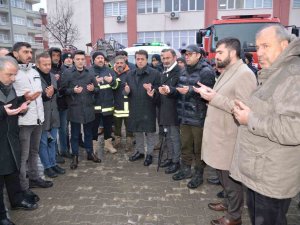 Türkeli’den 1 Tır, 2 Kamyon Ve 9 Arama Kurtarma Ekibi Dualarla Yola Çıktı