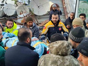 12 Yaşındaki Ege 62 Saat Sonra Enkazdan Böyle Kurtarıldı