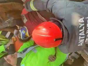 Antalya Büyükşehir İ̇tfaiyesi 62 Vatandaşı Enkaz Altından Çıkarttı