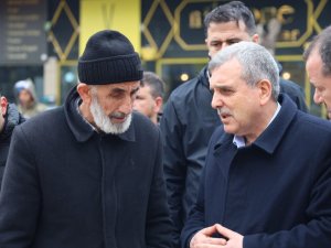 Başkan Beyazgül Depremzedelerin Yanında