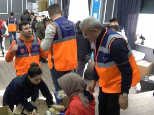 Afad Gönüllüleri Depremzedeler İçin Seferber Oldu: Yardımları Anlatırken Duygulandılar