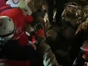 Adıyaman’da 4 Çocuk 64 Saat Sonra Sağ Çıkartıldı, İlk Sözü “Annem Nerde” Oldu