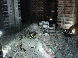 Ekim Apartmanı’nda Kurtarma Çalışması Başlatıldı