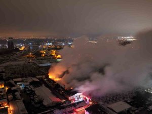Bursa’da Mobilya Fabrikası Alev Alev Yandı