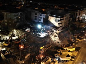 Malatya’da Ekiplerin Gece Çalışması Havadan Görüntülendi