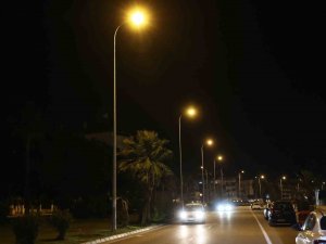 Deprem Dolasıyla Sönen Sokak Lambalarına Yeniden Enerji Verildi
