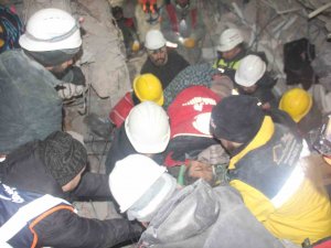 67 Saat Sonra Sağ Çıkarıldı, Vatandaşlar Alkışlarla Moral Verdi