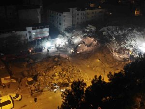 Otel Enkazındaki Arama Çalışmaları Gece Gündüz Demeden Devam Ediyor