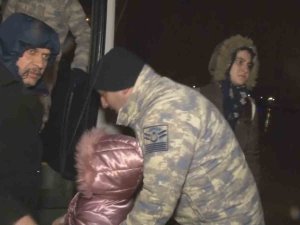 Adana Ve Kahramanmaraş’tan 83 Depremzede Askeri Uçakla İ̇stanbul’a Getirildi
